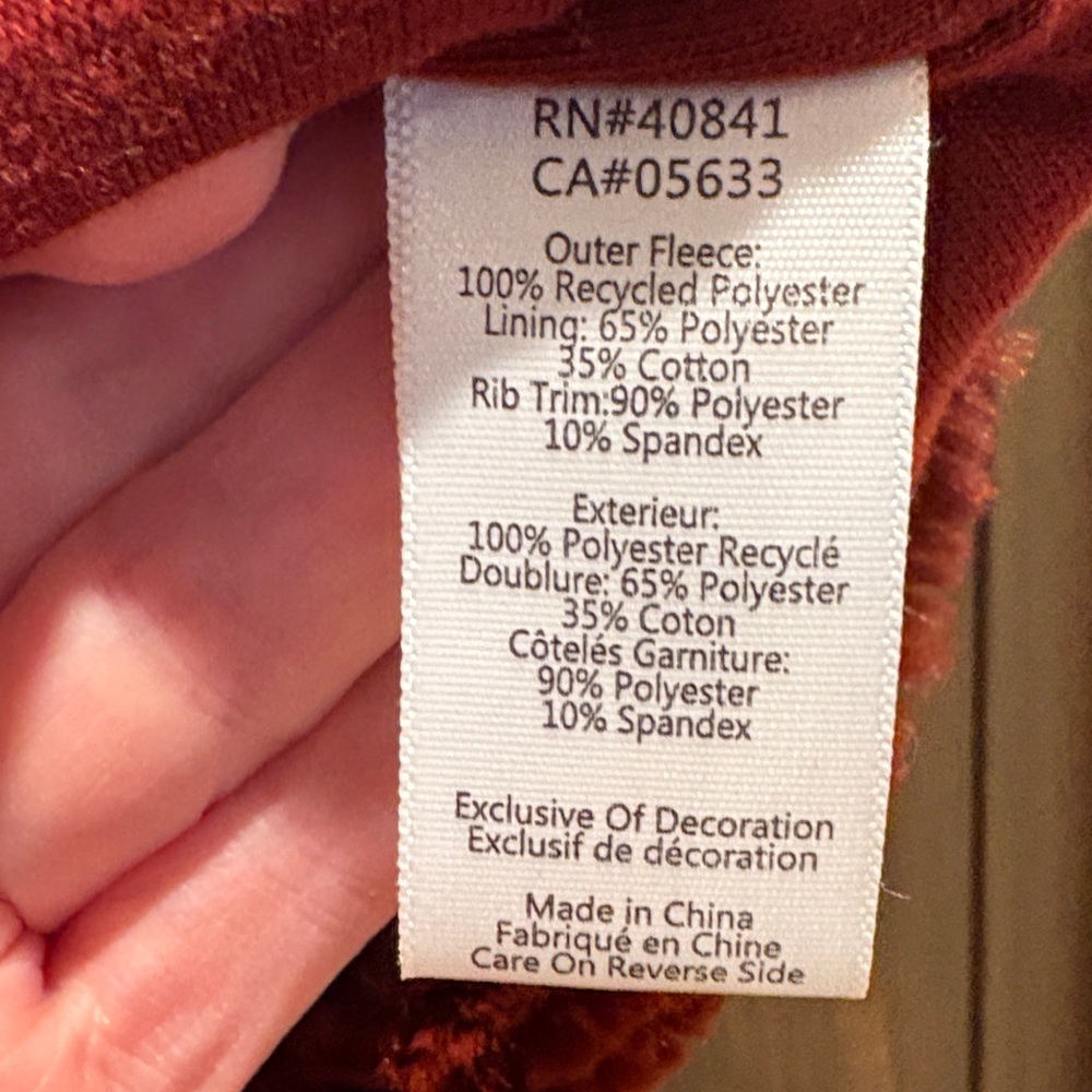 Woman Fleece Vest in Burgundy
Super soft with pockets - Picture 2 of 5